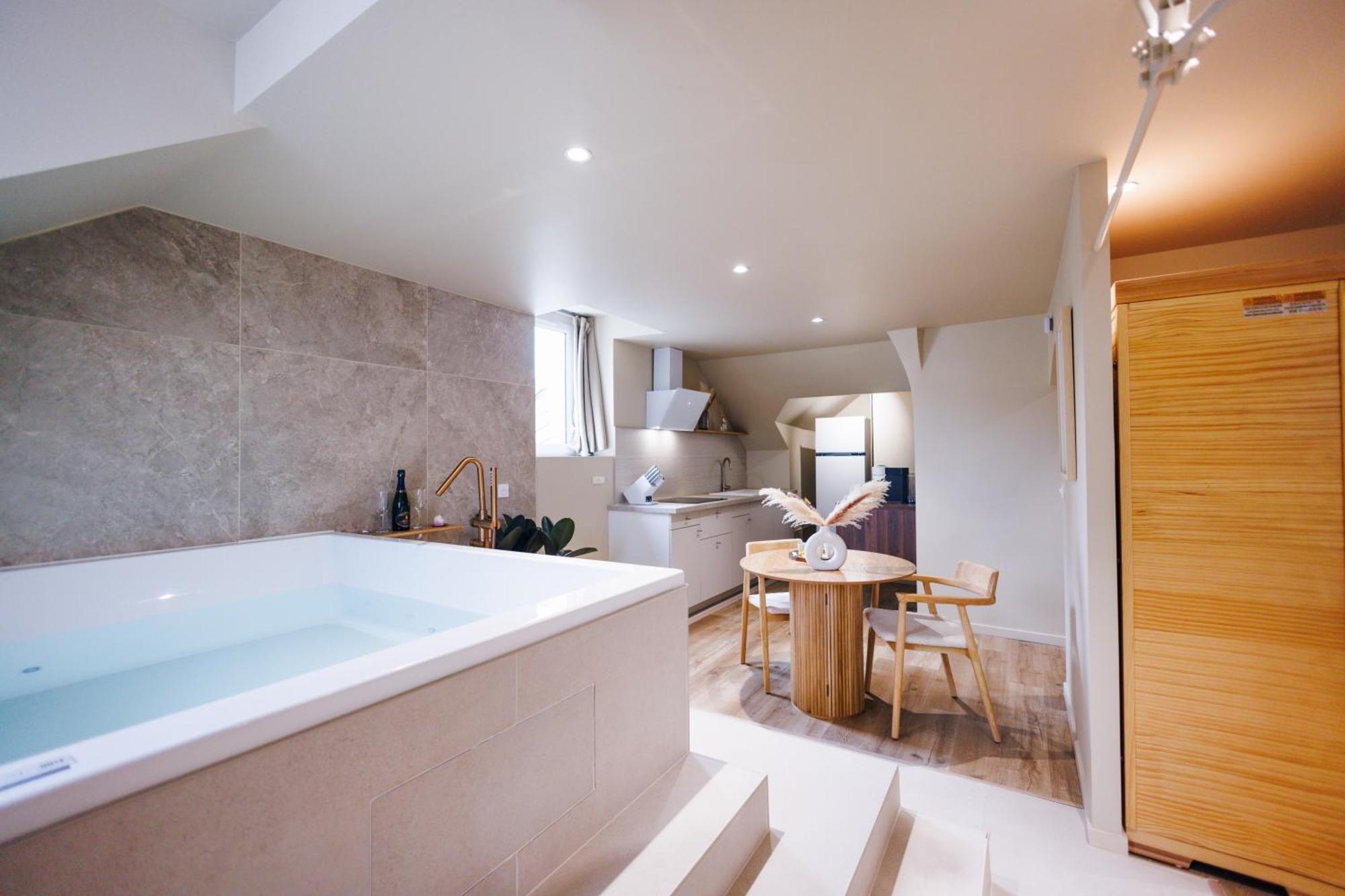 Eden Room - Luxe, Balneo & Sauna Le Mans Eksteriør bilde
